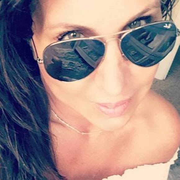 Profile Picture of Tammy Hollenkamp (@thollenkamp) on Poshmark