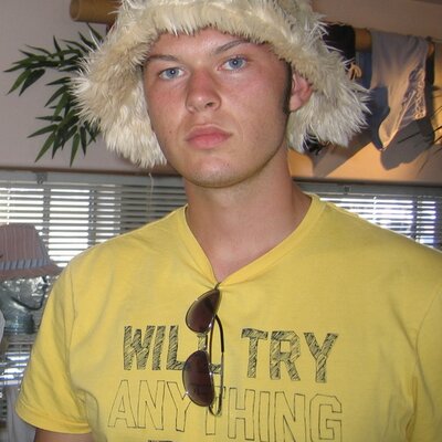 Profile Picture of Mike Poulson (@MikeyWillEatU96) on Twitter