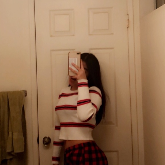 Profile Picture of Isabel Gomez (@isabelgomezzz) on Poshmark