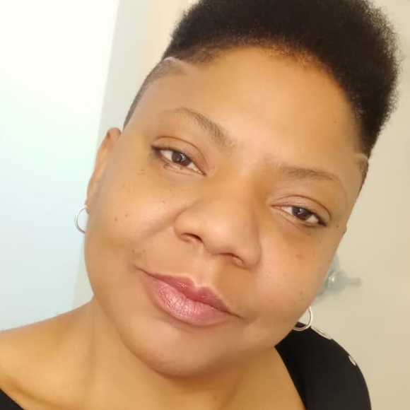 Profile Picture of Glenetta Gboss (@glenettagboss) on Poshmark