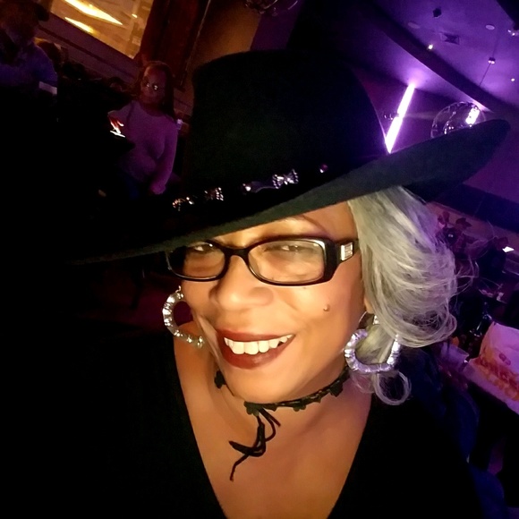 Profile Picture of Phyllis Reid (@slimit2) on Poshmark