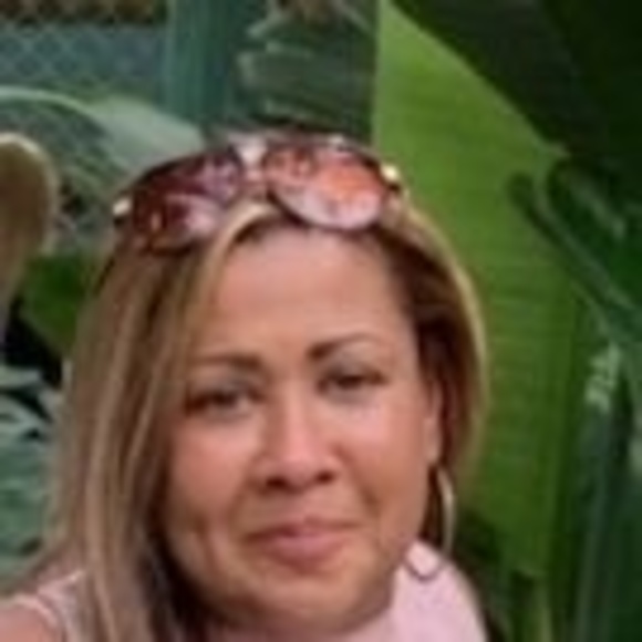 Profile Picture of Lisa Anderson foster (@lisaanderson226) on Poshmark