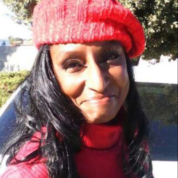 Profile Picture of Debra Molina (@debofly) on Poshmark
