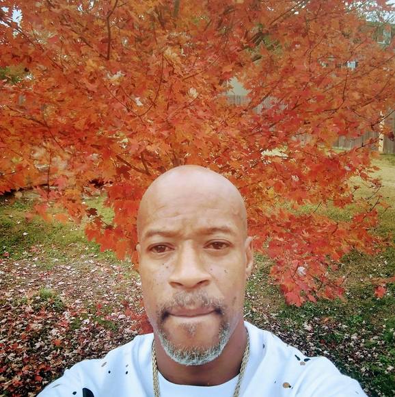 Profile Picture of Ronnie Sharp (@mynamesharpster) on Poshmark