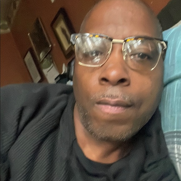 Profile Picture of Julian Powers (@powersj377) on Poshmark