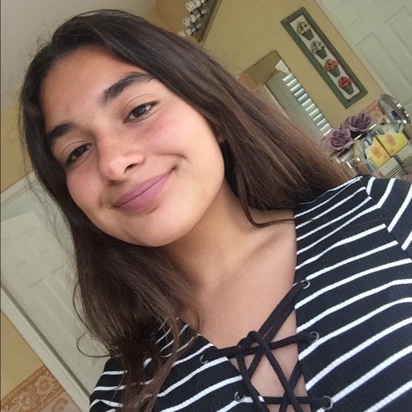 Profile Picture of Zara Dawoudi (@zarad5) on Poshmark