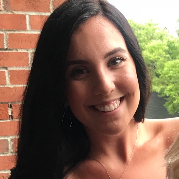 Profile Picture of Halie Priest (@haliepriest) on Poshmark