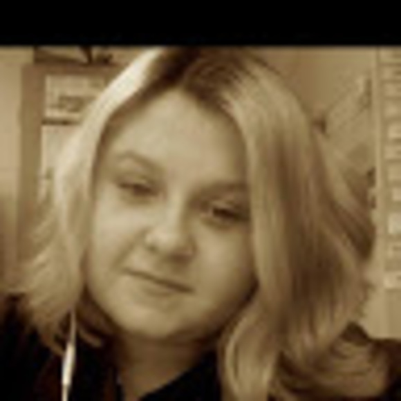 Haylie Pekarcsik - Poshmark Profile Picture of Haylie Pekarcsik (@hpekarcsik) on Poshmark