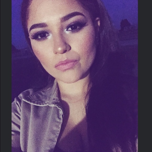 Profile Picture of Ruby Cerda (@cybur) on Poshmark