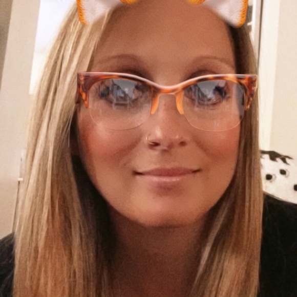Profile Picture of Heidi Keen (@heidi0407) on Poshmark