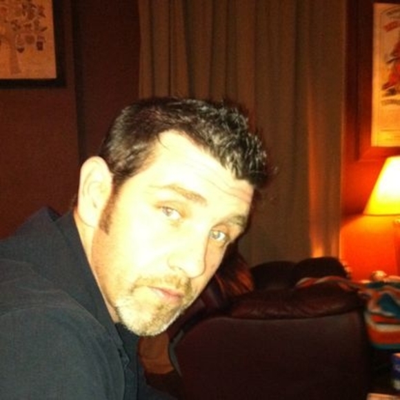 Profile Picture of Clarence Roberts (@clarencerobe235) on Poshmark