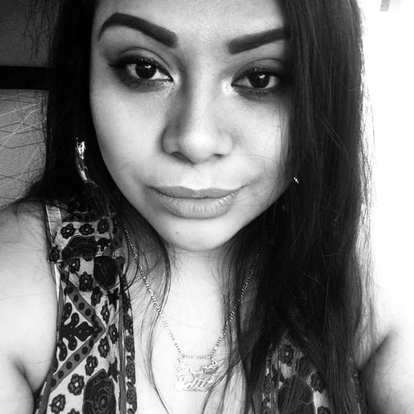 Profile Picture of Edith Vences (@vencesedith63) on Poshmark