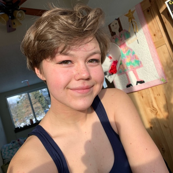 Profile Picture of Linnea Dolf (@neaa_do) on Poshmark