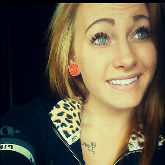 Profile Picture of Toneeka Stutesman (@toneeka1) on Poshmark