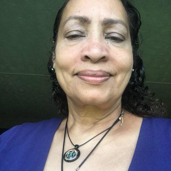 Profile Picture of Cheryl Patrick (@browneyes1666) on Poshmark