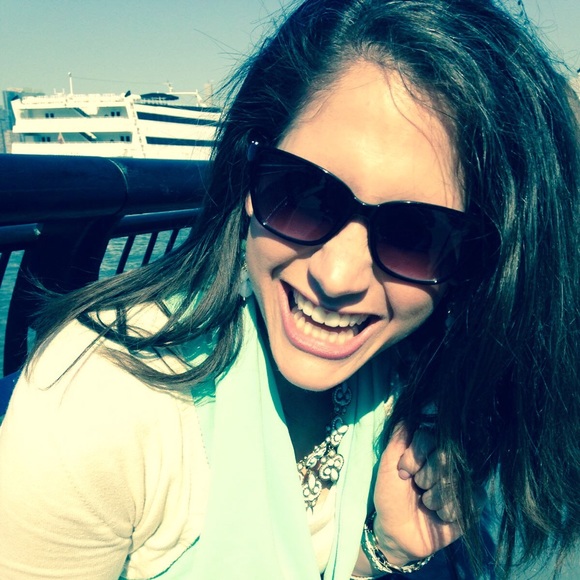 Profile Picture of Genny Schwarzberg (@gennysch) on Poshmark