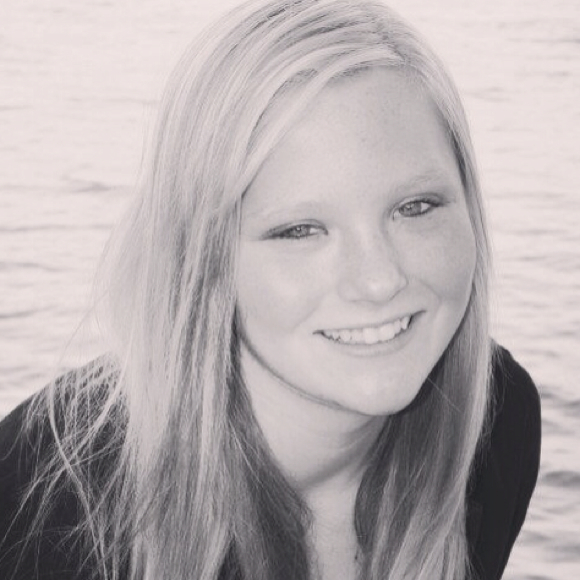 Profile Picture of Cheyann Vareberg (@cheyannrae) on Poshmark