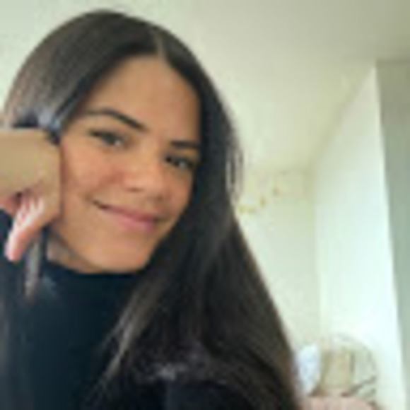 Profile Picture of Myrna Alvarado (@myrnit) on Poshmark