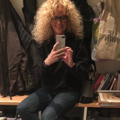 Profile Picture of Melanie White (@WhiteRoomRadio) on Twitter