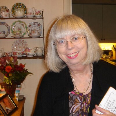 Profile Picture of Helen Simmons (@HelenRSimmons) on Twitter