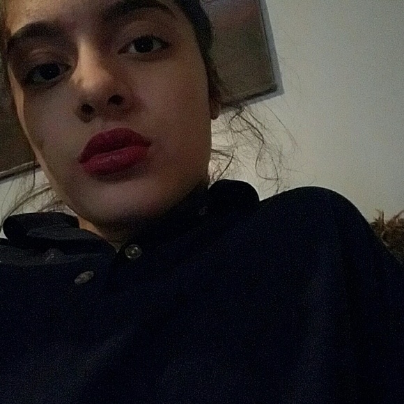 Profile Picture of Amelia Perez (@ameliamperez) on Poshmark