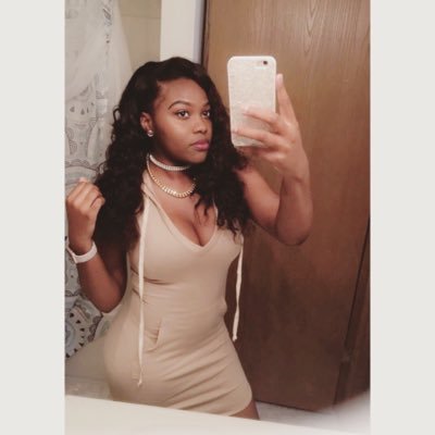 Profile Picture of Cynthia Barnes (@CyntMonique) on Twitter