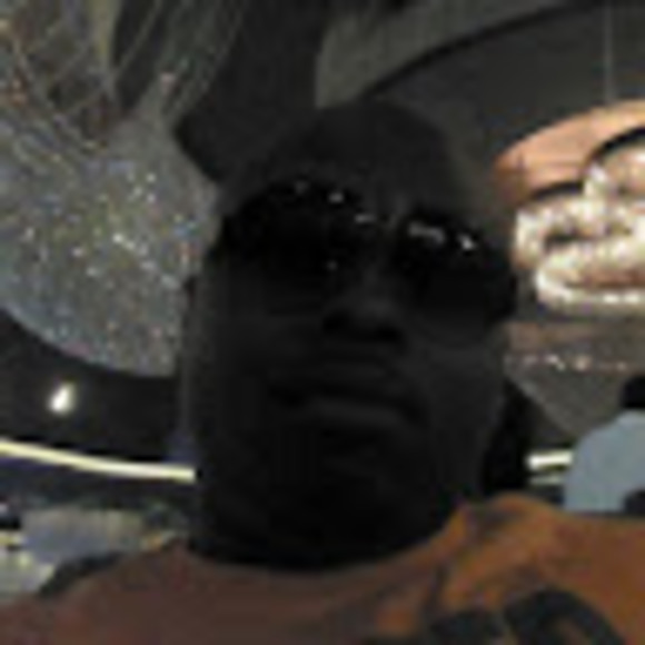 Profile Picture of Maurice Mitchell (@moes1w) on Poshmark