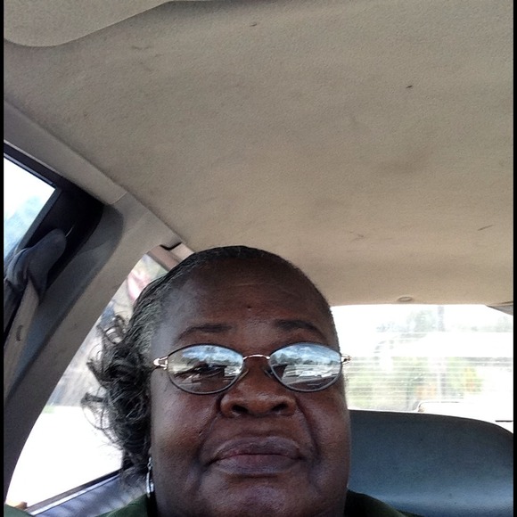 Profile Picture of Menervia Smith (@honostym) on Poshmark