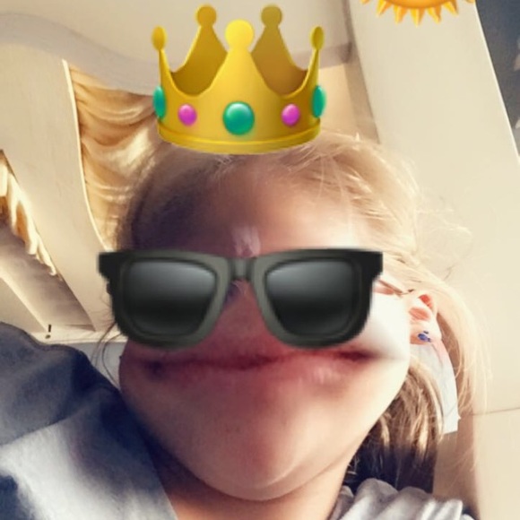Profile Picture of Veda Hoyle (@veda_hoyle) on Poshmark