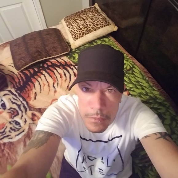 Profile Picture of Damian Cotto (@el_coyote_jr) on Poshmark