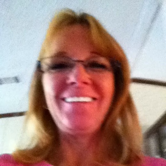 Profile Picture of Sarah Bushell (@roxywhy) on Poshmark