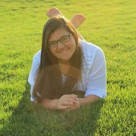 Profile Picture of Liz Romo (@LizLaurenRomo) on Pinterest