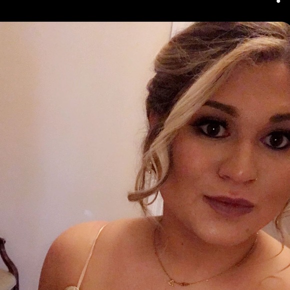 Profile Picture of Sarah Longenecker (@s_longenecker) on Poshmark