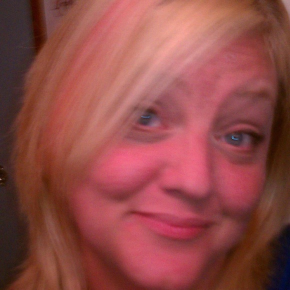 Coleen Denten - Poshmark Profile Picture of Coleen Denten (@skananni) on Poshmark