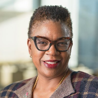 Profile Picture of DeAnna Hoskins (@MzDeHoskins) on Twitter