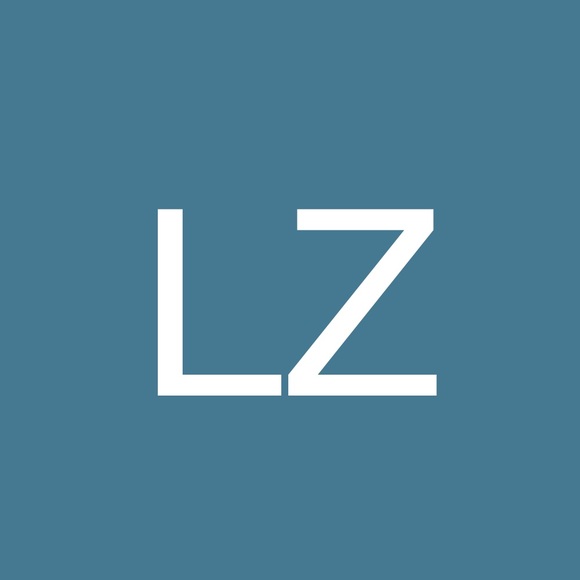 Profile Picture of Lauren Zelniker (@laurenzelniker) on Poshmark