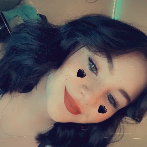 Profile Picture of Kyleigh Varner (@kyleighvarner) on Poshmark