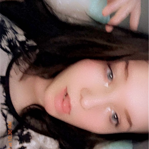 Profile Picture of Leah Bailey (@leahbailey016) on Poshmark