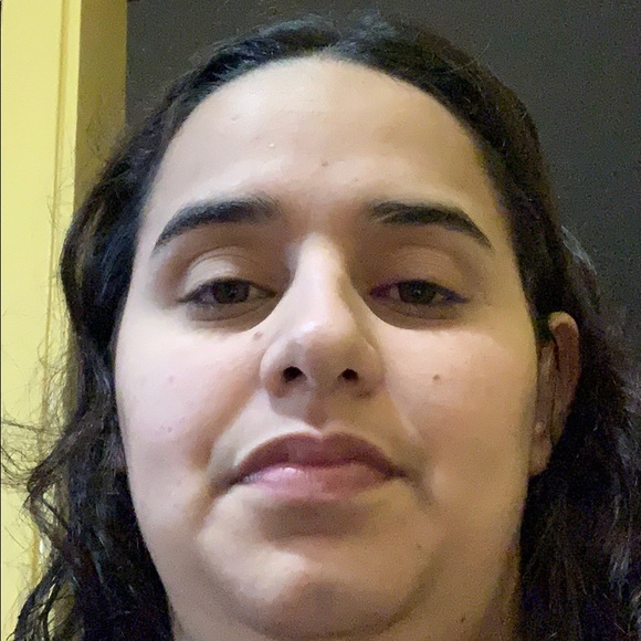 Profile Picture of Junia Barros (@juniabarros) on Poshmark