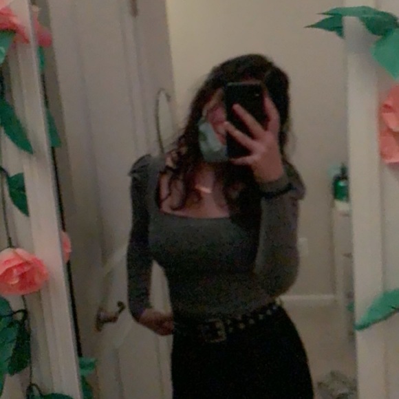 Profile Picture of Isabella Saez (@isabe_llamia) on Poshmark