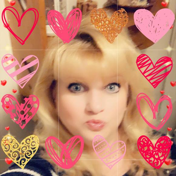 Profile Picture of Renee Flacke (@reneeflacke) on Poshmark