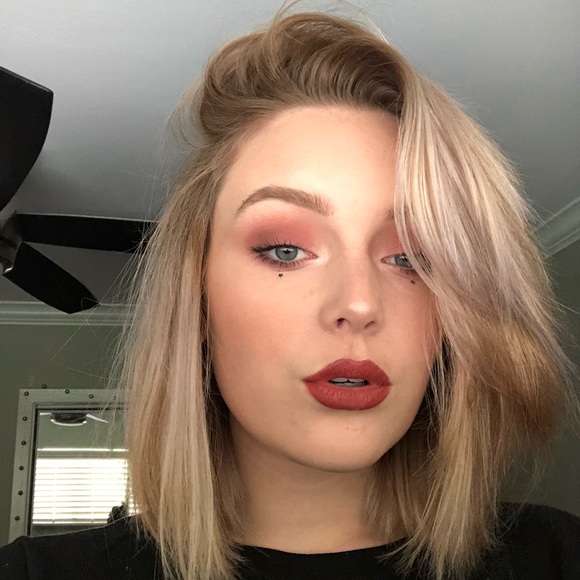 Profile Picture of Brynn Boyd (@brynnboyd) on Poshmark