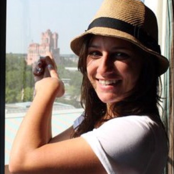 Profile Picture of Mallory Campagna (@mccampagna412) on Poshmark