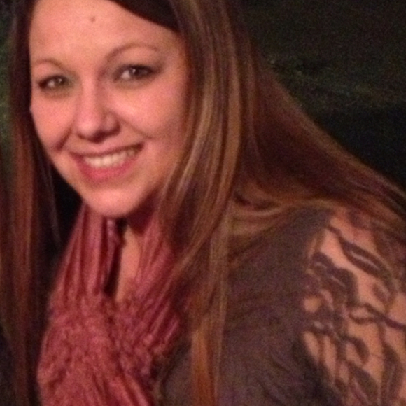 Profile Picture of Cassie Sucharski (@cnsucharski) on Poshmark