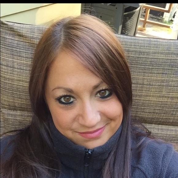 Profile Picture of Elaine Cetti (@laneyc7) on Poshmark