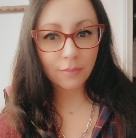 Profile Picture of Rosa Ulloa (@kittykatrosi) on Poshmark