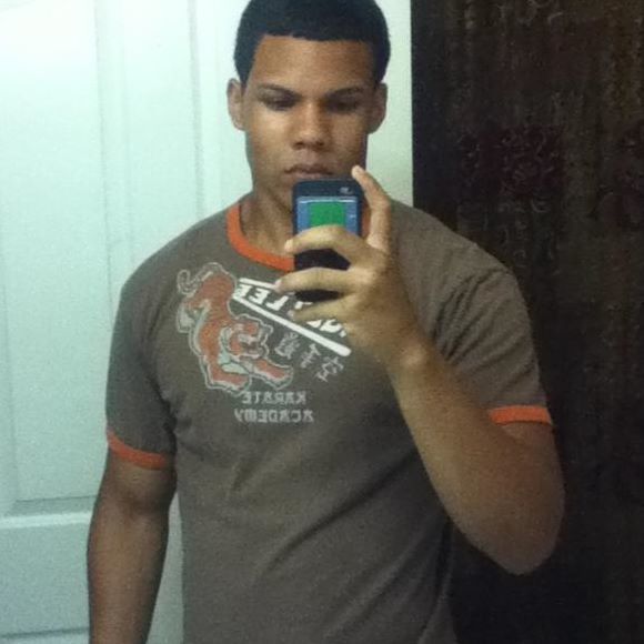 Profile Picture of Brian Estevez (@brian36321) on Poshmark