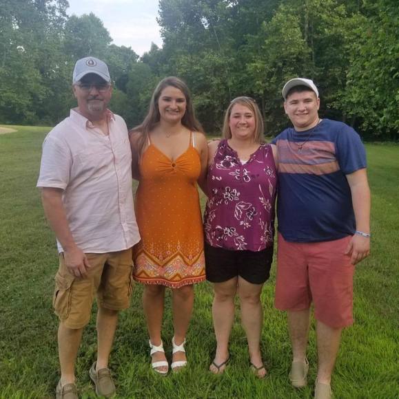 Profile Picture of Maleah Stansbery (@maleahstansbery) on Poshmark