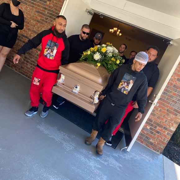 Profile Picture of Eric Perez (@ericperezkk) on Poshmark