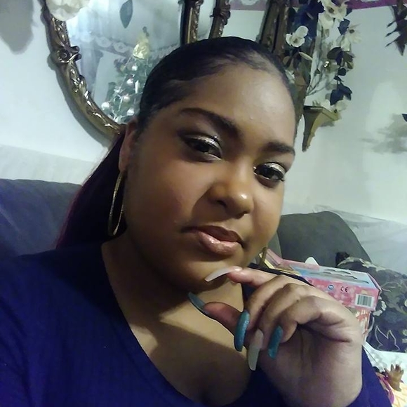 Profile Picture of Cameya Becoats (@creolebabii) on Poshmark